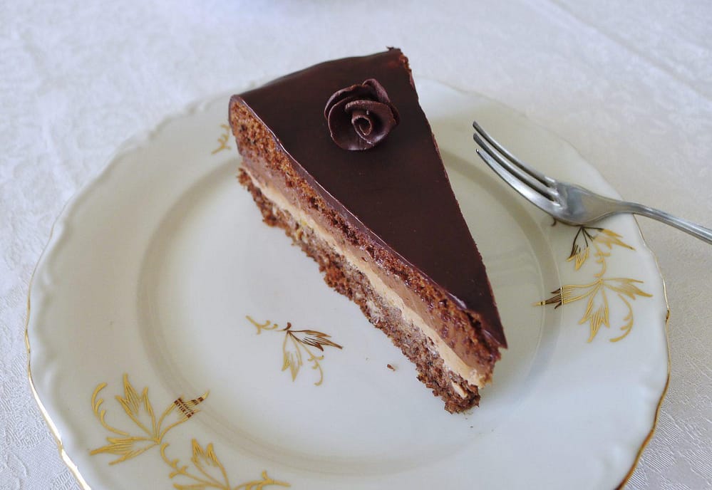Čokoládovo čokoládová torta s čokoládovou polevou – bezlepková